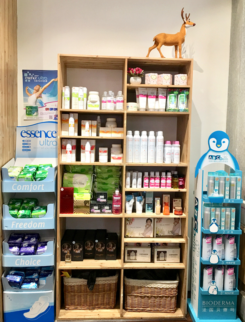 一进门的右手边主要是当季促销单品和爆品。