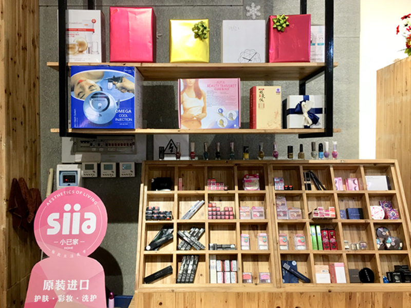 根据每个社区的消费情况，彩妆的品牌与占比都不一而足。