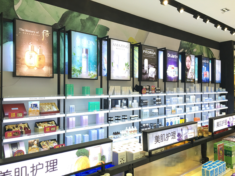 在护肤区，美星家精选了8个热门护肤品牌：后、奥碧虹、碧柯丽、菲洛嘉、蒂佳婷、雅漾、兰芝、芙丽芳丝，从高端到大众定位均有涵盖。