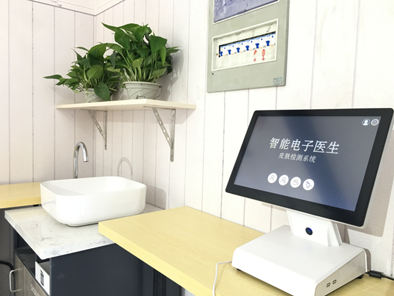 在飞扬看来，好的体验一定伴随着科技感，因此美星家引进了专业皮肤测试仪等。