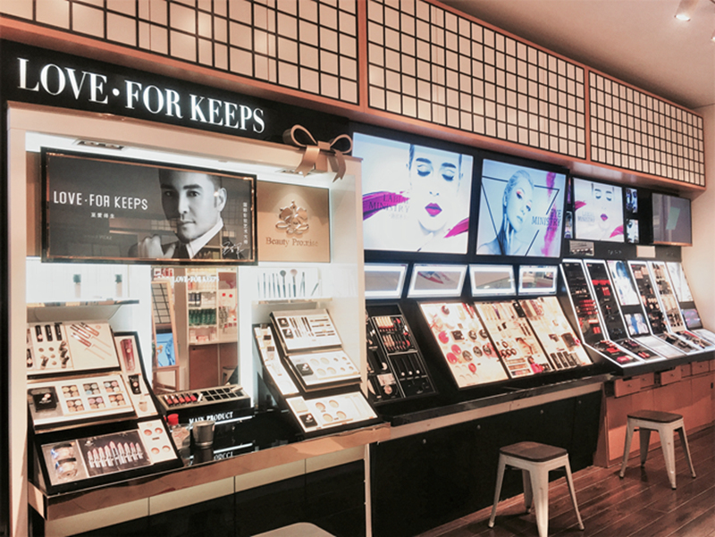 彩妆是狐狸小妖一直以来的主打卖点。