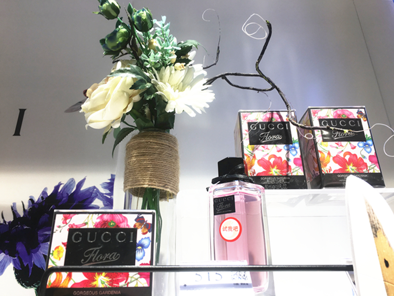 再用“顾问式销售”和“自主导航”相结合的销售风格，让消费者在舒适的环境下获得最佳的购物体验。