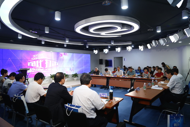 1438777056463735.jpg “2015净化网络环境 打击化妆品谣言”主题论坛现场.JPG