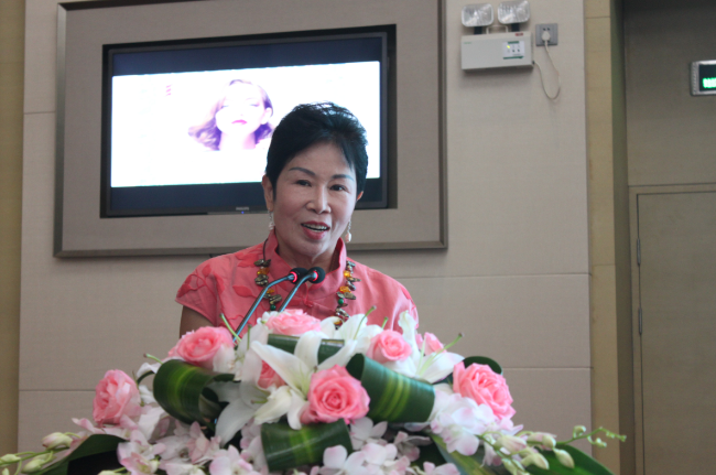 中国工商联美容化妆品业商会会长马娅 中国工商联美容化妆品业商会会长马娅