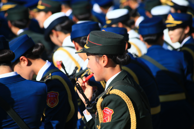 受阅女兵唇膏笔
