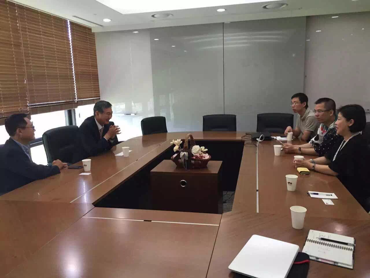吕义雄造访韩国科丝美诗总部 吕义雄造访韩国科丝美诗总部