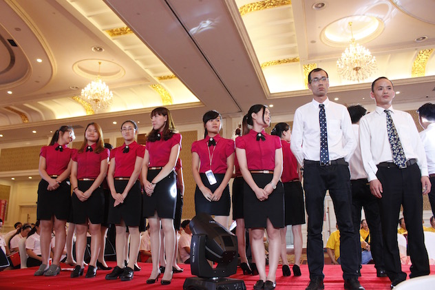 1444470640943882.jpg >>玛宣妮部分团队成员.jpg