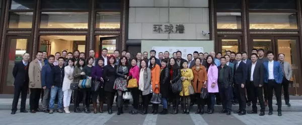 1447992182482089.jpg 上海上美化妆品有限公司KA渠道合作伙伴合影.jpg