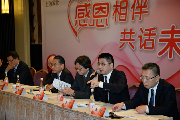 1450775031157073.jpg 黄震(右二).JPG