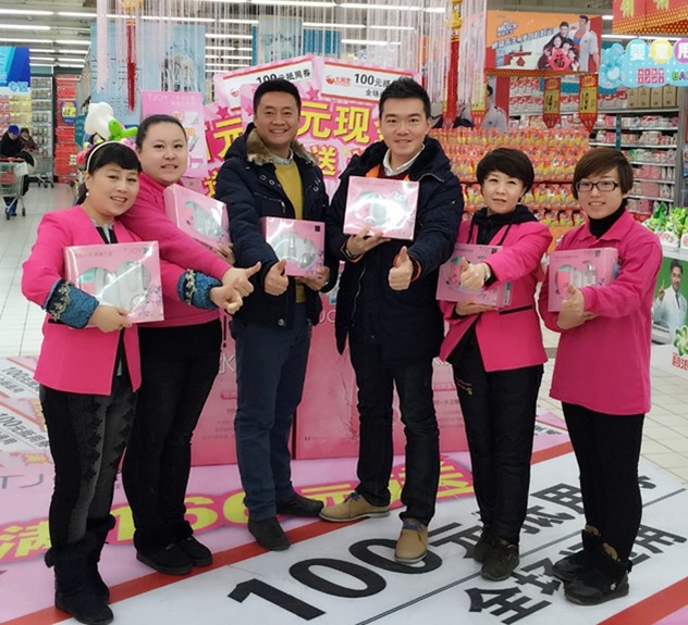 1453344573102412.jpg 丁家宜总经理高伟淳(右三).jpg