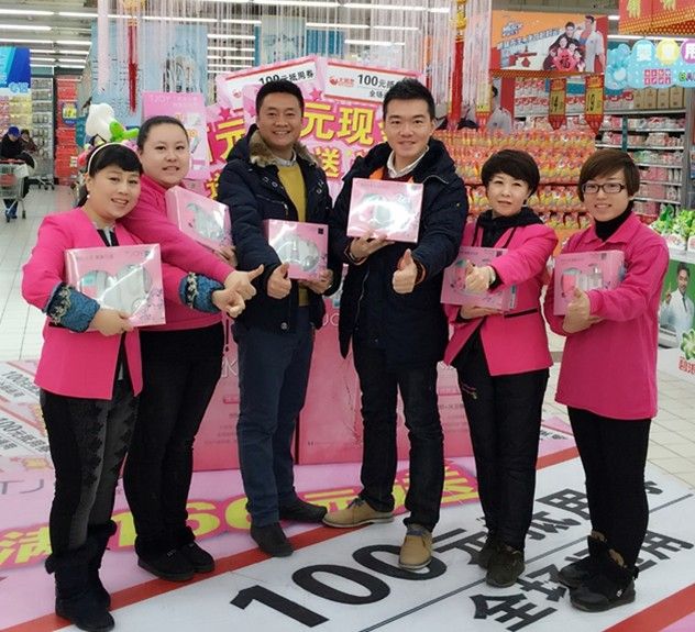 丁家宜总经理高伟淳（右三）.jpg