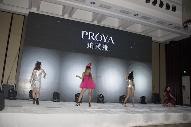 1464961893155210.jpg 现场表演1.jpg