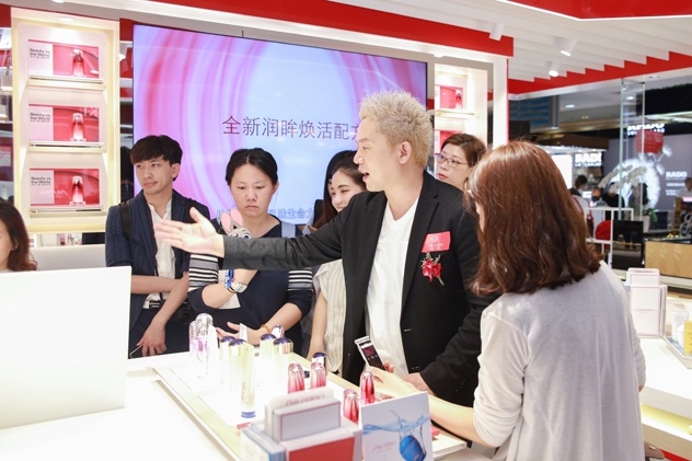1465616899527585.jpg 为媒体介绍新柜设计理念 (2).jpg