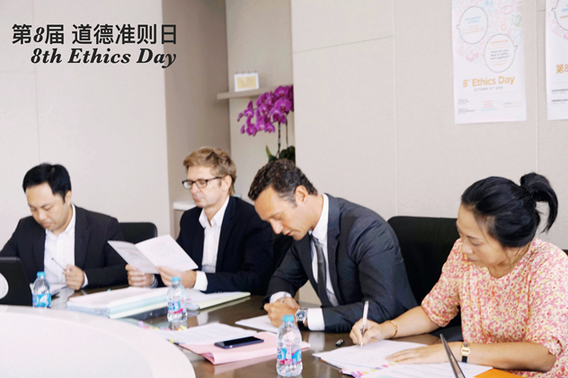 1478664149411046.jpg 欧莱雅中国CEO斯铂涵先生在“道德准则日”当天与员工在线交流_副本.jpg