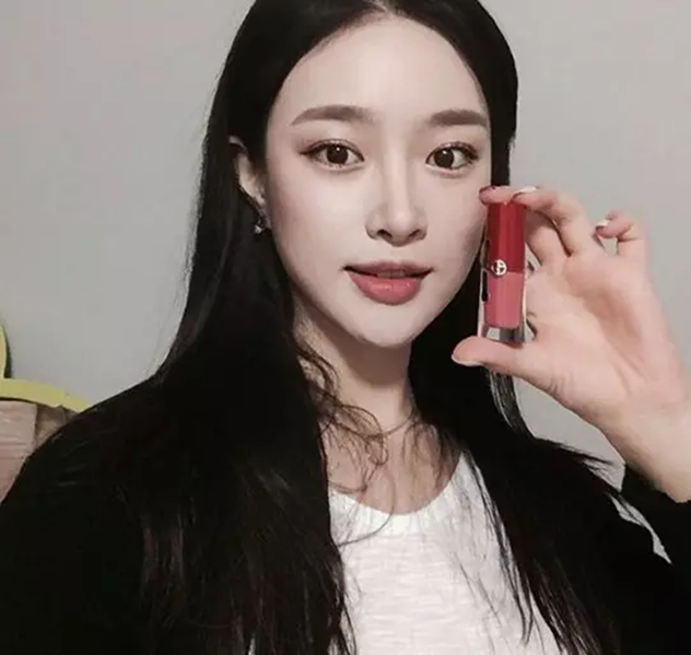 韩国明星在推荐欧美的化妆品,她们最近又捧红了阿玛尼的口红 韩国明星在推荐欧美的化妆品,她们最近又捧红了阿玛尼的口红