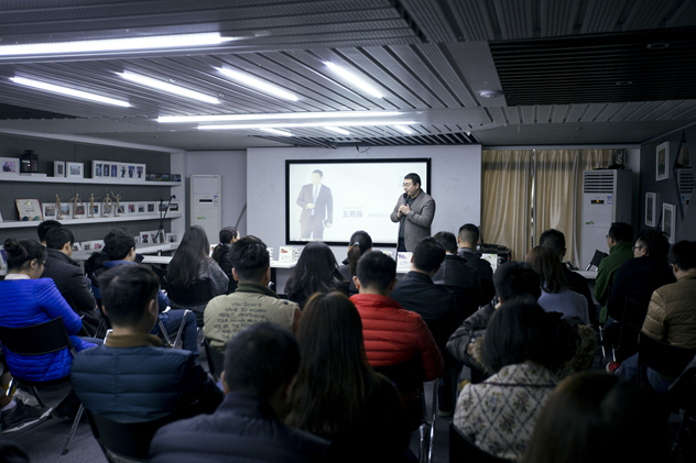 1480989004841487.jpg 曼秀雷敦走进品观开讲啦 如何在中国1年卖1亿支唇膏0.jpg