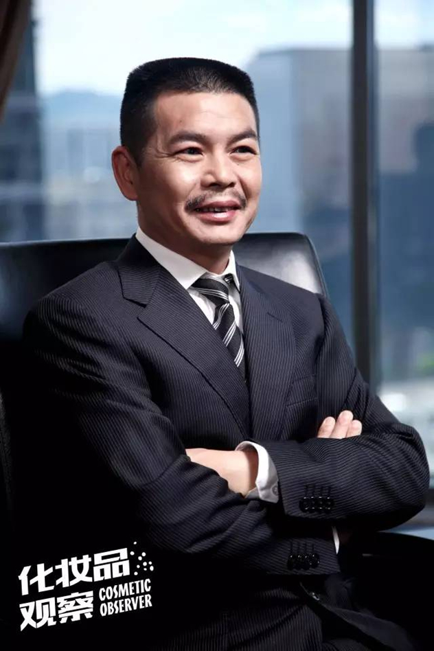 珀莱雅侯军呈
