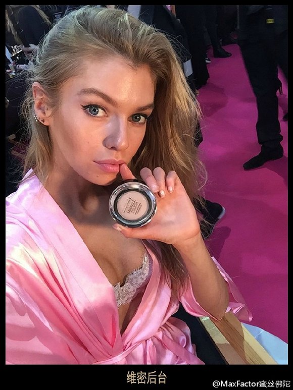 蜜丝佛陀新任代言人:维密天使Stella Maxwell 蜜丝佛陀新任代言人:维密天使Stella Maxwell