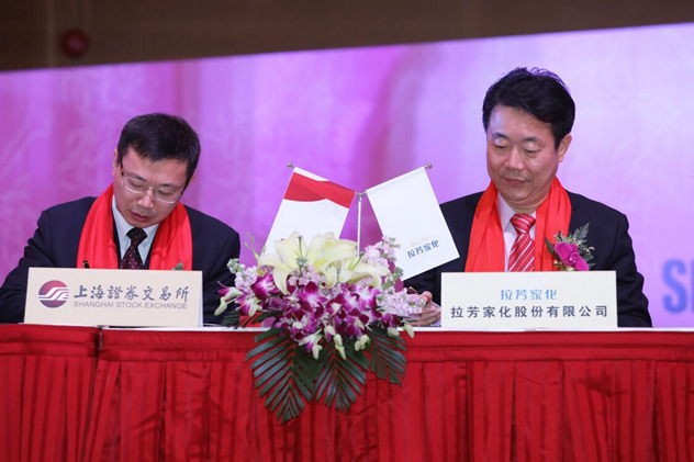 拉芳家化董事长吴桂谦(右) 拉芳家化董事长吴桂谦(右)