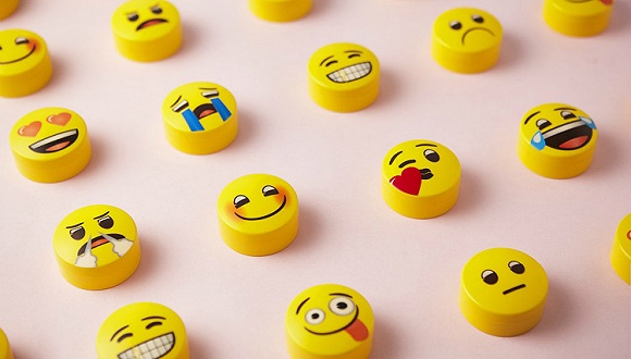 悦诗风吟Emoji表情包散粉盒