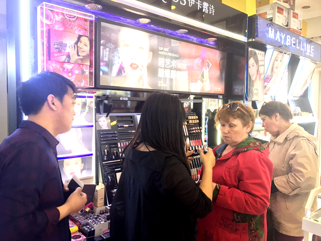 1494479126968623.jpg 伊卡露诗唇釉5.jpg