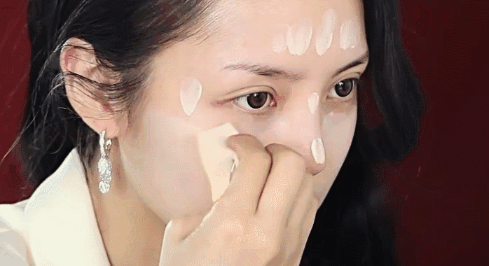1494812674883952.gif 三角海绵上妆.gif
