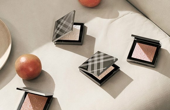 Burberry The Essentials彩妆系列