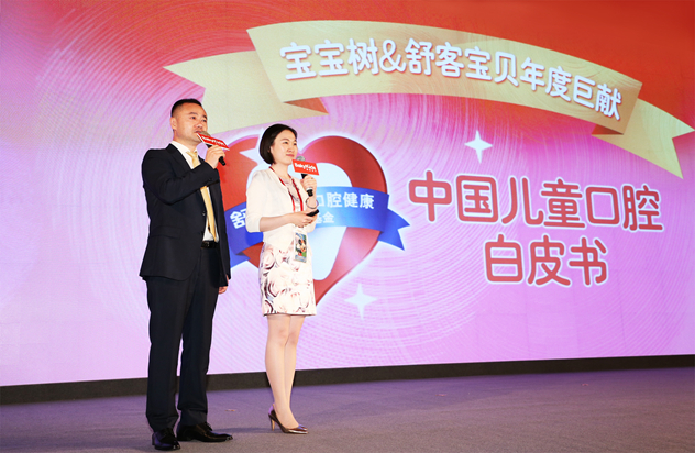 薇美姿联合创始人兼董事总经理曹瑞安(左)与宝宝树VP及商业合伙人陆烨玮(右) 薇美姿联合创始人兼董事总经理曹瑞安(左)与宝宝树VP及商业合伙人陆烨玮(右)