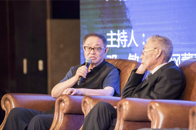 上海国际时尚联合会会长葛文耀(左)、群优生物科技有限公司董事长周家礽 上海国际时尚联合会会长葛文耀(左)、群优生物科技有限公司董事长周家礽