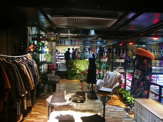 1509420938564978.jpg 服装区图片.jpg