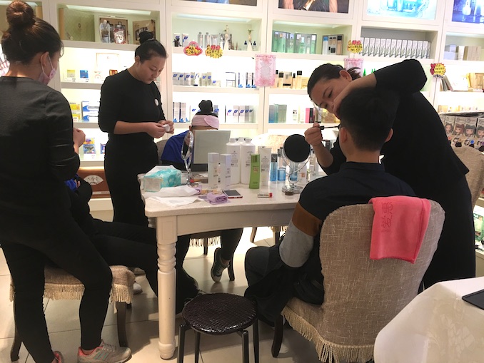 1509422730984851.jpg 体验的顾客.JPG