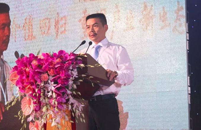 珀莱雅化妆品股份有限公司董事长侯军呈
