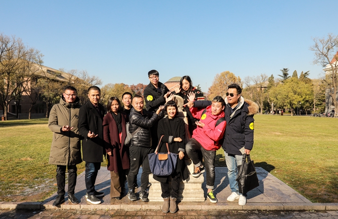 1511246530582142.jpg 合影2_副本.jpg