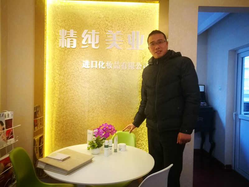 1514527552912364.jpg 何亮照片_副本.jpg