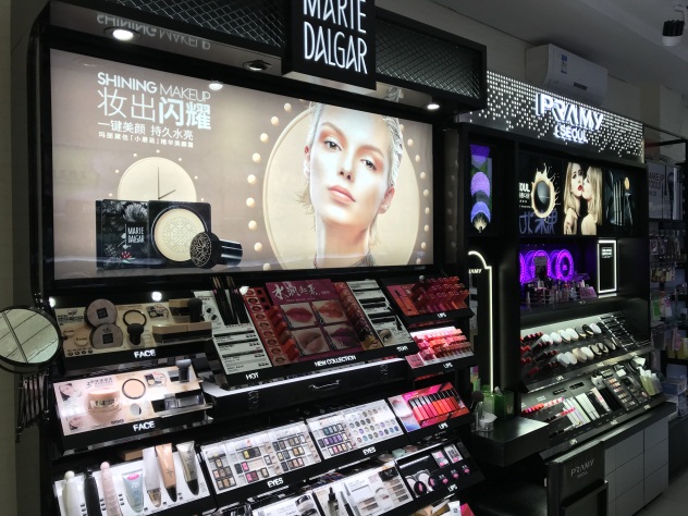 1517399277276951.jpg 店内彩妆区.JPG