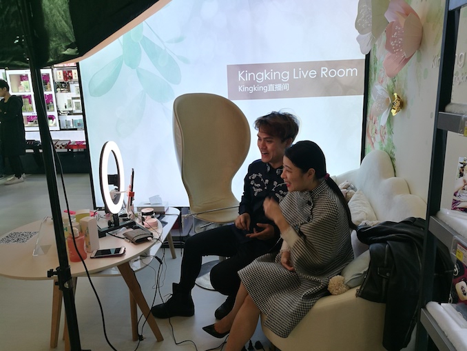 1520163212535170.jpg 样板店直播间.jpg
