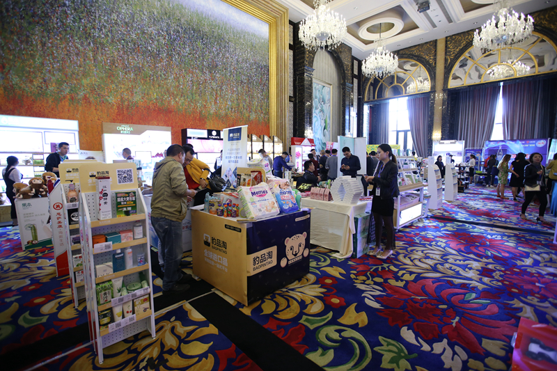 1521617796857956.jpg 图片3:2016成都峰会展区现场_副本.jpg