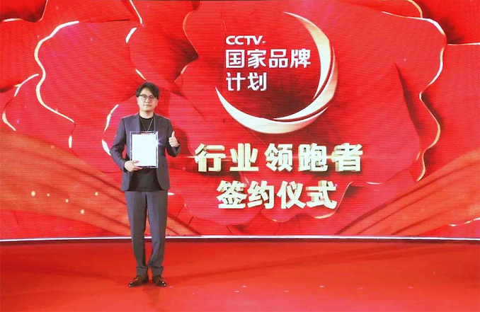 1522478685973714.jpg 胡根华2.jpg