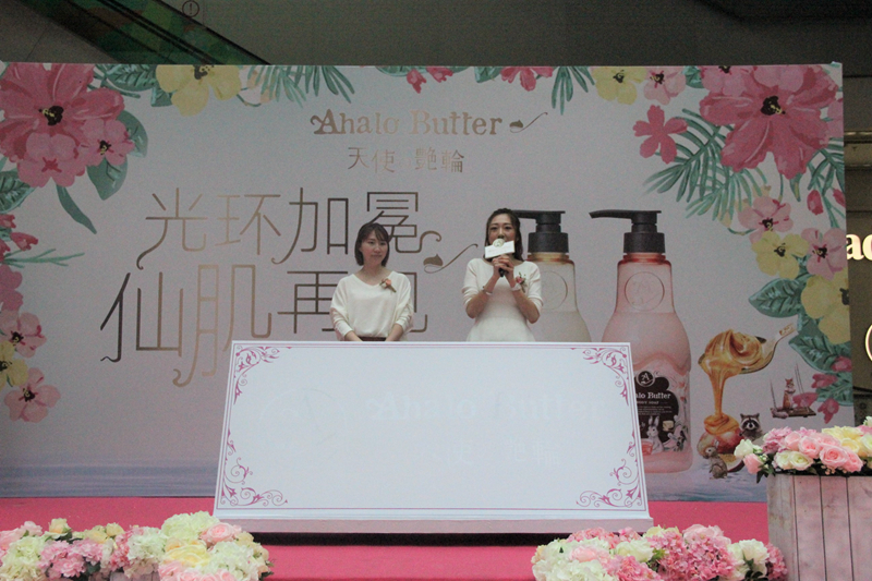 COSME COMPANY集团海外销售总监月元阳菜(右一) COSME COMPANY集团海外销售总监月元阳菜(右一)