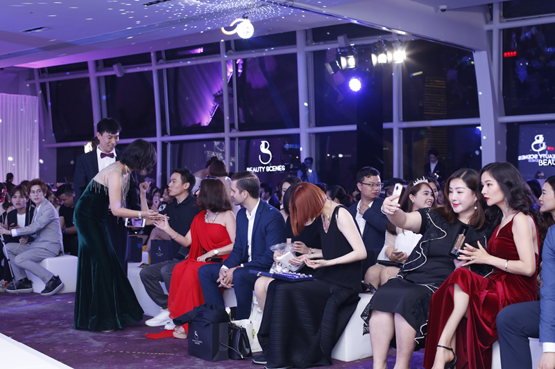 美颜秘笈香水发布会 美颜秘笈香水发布会