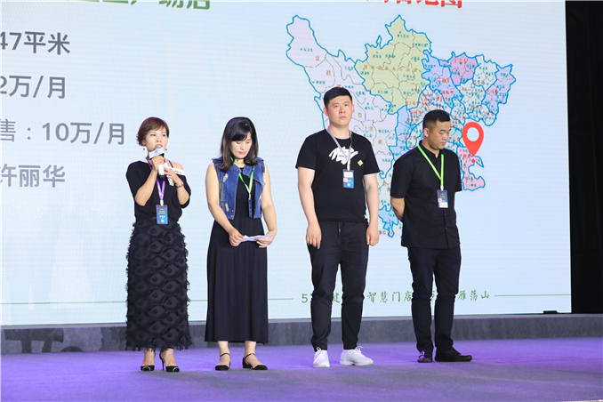唐山千昱丽人商贸有限公司总经理吴狄(右2) 唐山千昱丽人商贸有限公司总经理吴狄(右2)