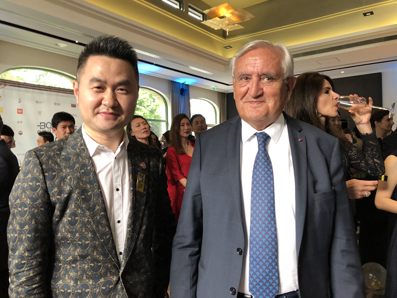 杨建国与法国前总理拉法兰合影 杨建国与法国前总理拉法兰合影