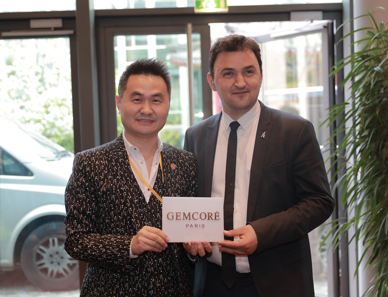 杨建国与巴黎副市长Jean-Louis MISSIKA合影 杨建国与巴黎副市长Jean-Louis MISSIKA合影