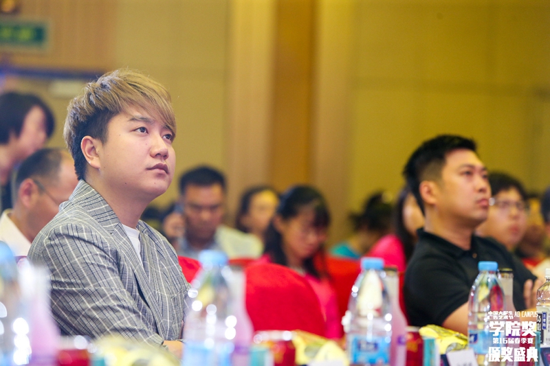 胡根华.jpg