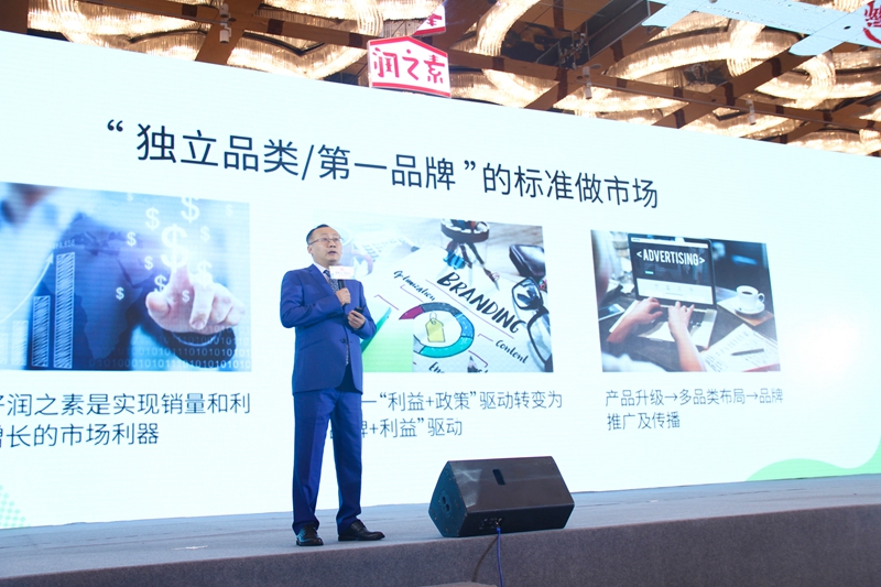 上海新高姿副总经理兼品牌中心总监杨川 上海新高姿副总经理兼品牌中心总监杨川