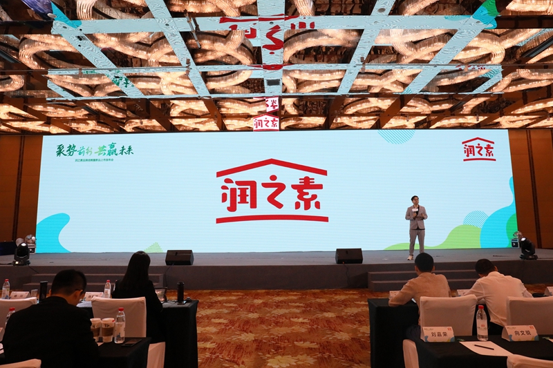 立白集团董事、上海新高姿总经理陈展雄 立白集团董事、上海新高姿总经理陈展雄
