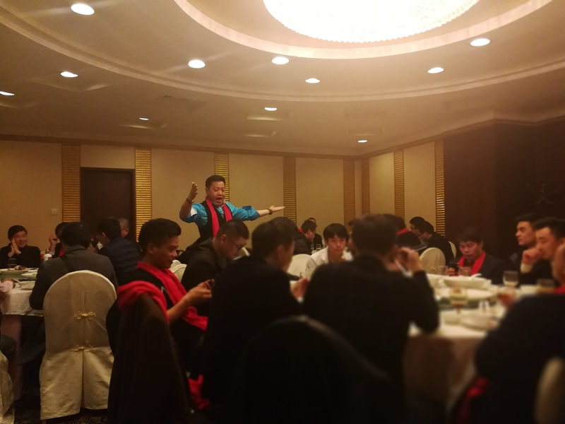 1547608999854720.jpg 6、图六、晚宴中职业经理人毕诚放声高歌.jpg