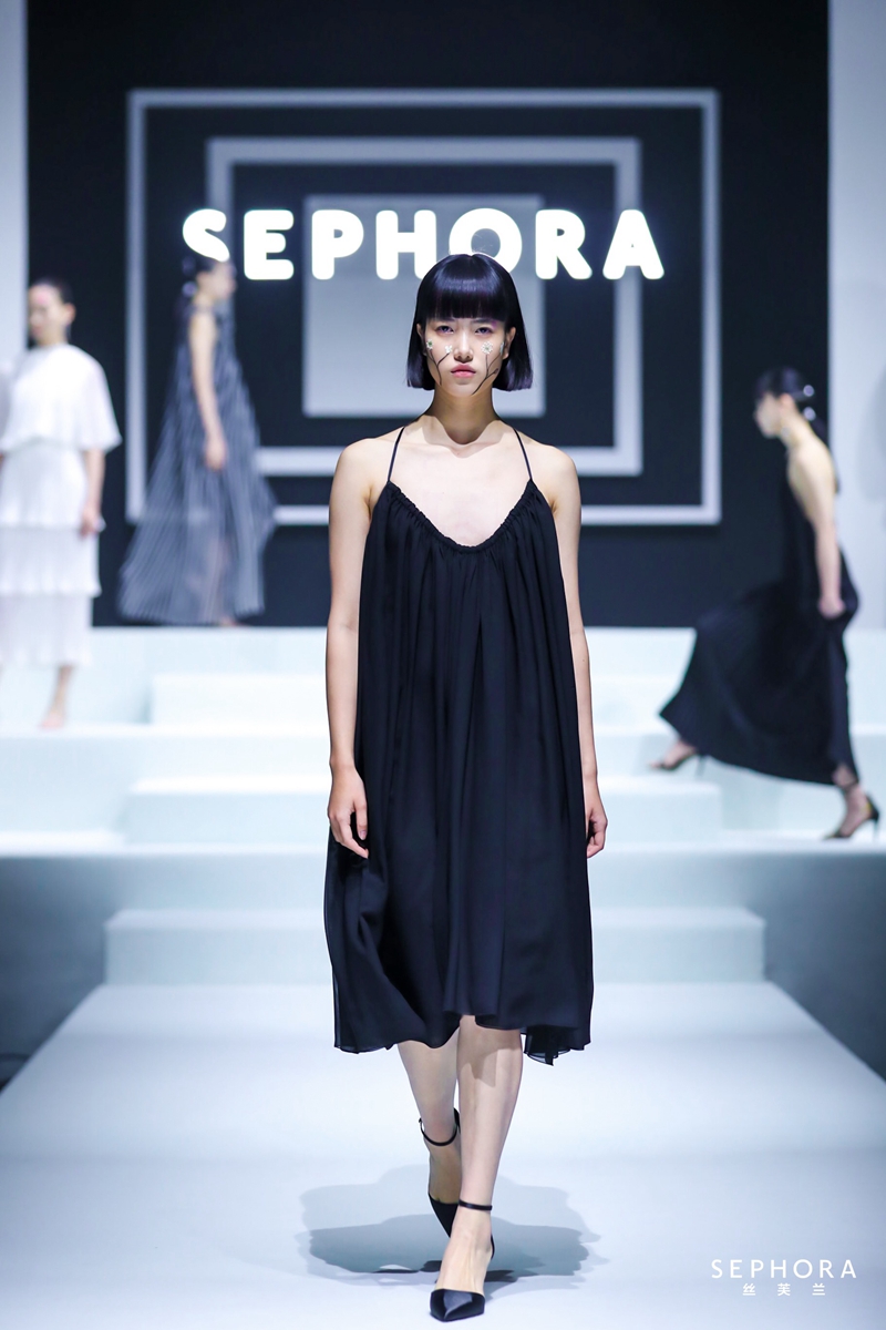 1553256259754347.jpg “为美而声” 丝芙兰SEPHORA 2019春夏全球美容潮流趋势暨独家新品发布会_走秀图.jpg