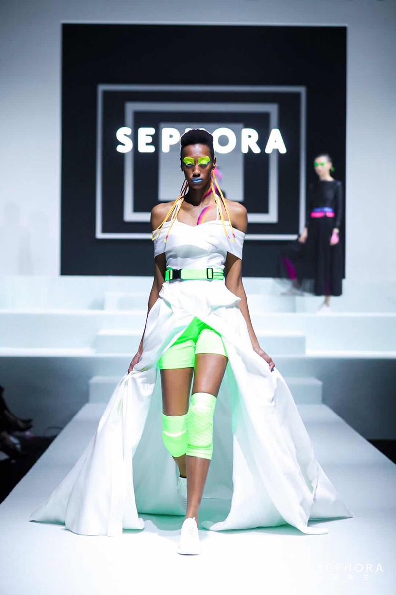 1553256274273361.jpg “为美而声” 丝芙兰SEPHORA 2019春夏全球美容潮流趋势暨独家新品发布会_走秀图2.jpg