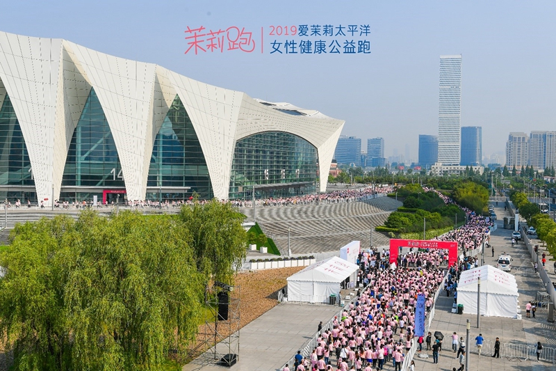 1跑友们齐聚“茉莉跑”，用脚步传递爱.jpg